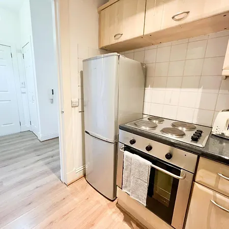 Chic Minimalist Retreat In Ibrox 格拉斯哥