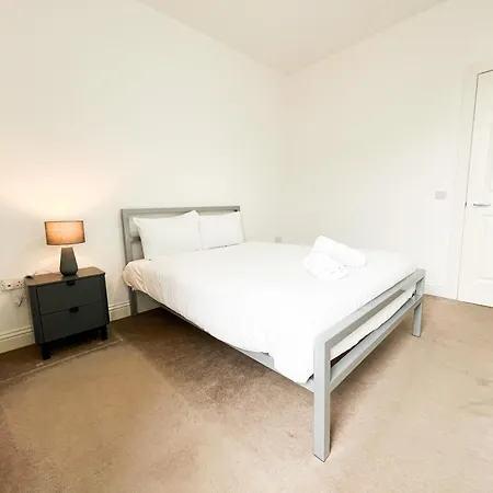 Chic Minimalist Retreat In Ibrox 格拉斯哥