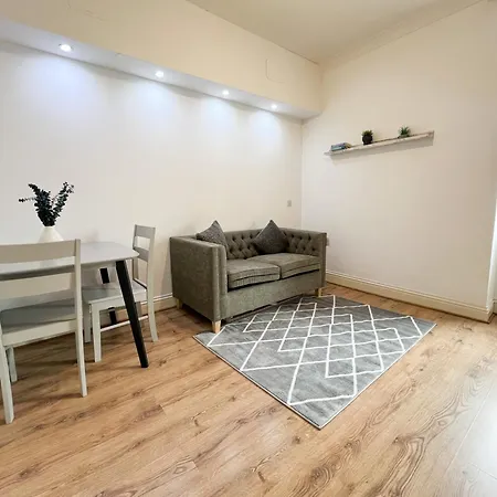 Chic Minimalist Retreat In Ibrox Apartment *