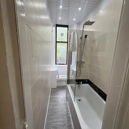 South 2 Bedroom Apartment Glasgow