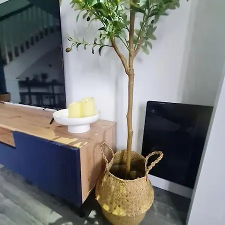 Lovely House With Back Garden - Private Driveway * Glasgow