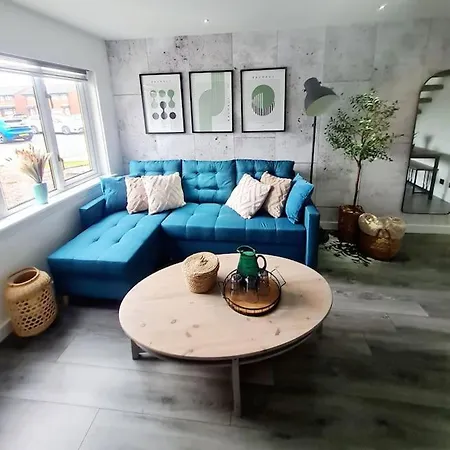 Lovely House With Back Garden - Private Driveway Semesterbostad *