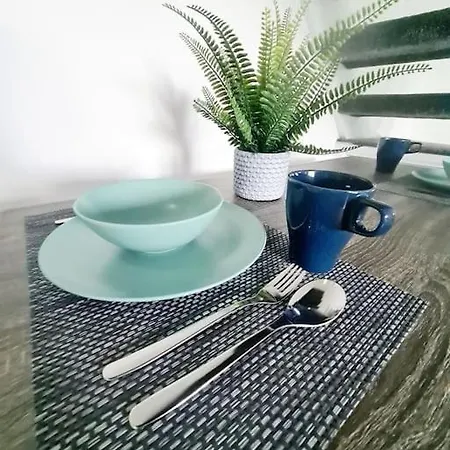 Lovely House With Back Garden - Private Driveway Hébergement de vacances