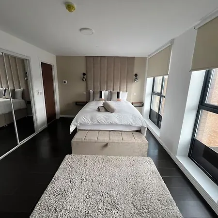 Hébergement de vacances - 5 Bedrooms 4 Bathrooms - Private Parking Glasgow