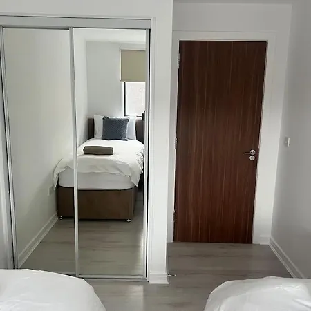 Hébergement de vacances - 5 Bedrooms 4 Bathrooms - Private Parking Glasgow