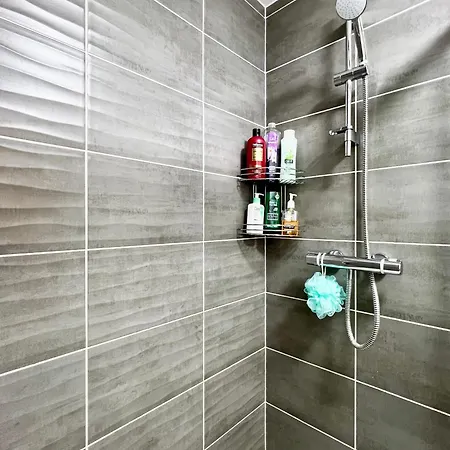 Private Bedroom - Modern Flat - West End Glasgow