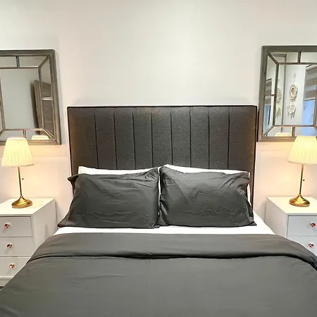 Private Bedroom - Modern Flat - West End Glasgow