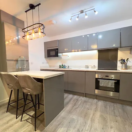 Private Bedroom - Modern Flat - West End * Glasgow