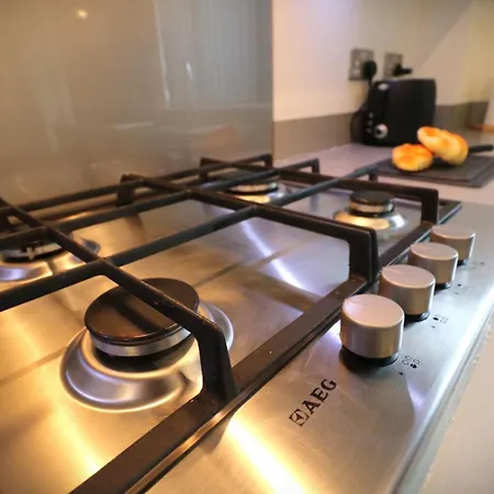 Signature - Oatlands House * Γλασκώβη