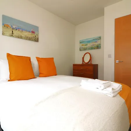 Signature - Oatlands House * Glasgow