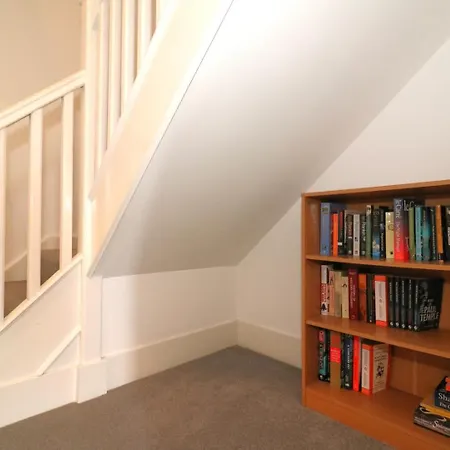 Signature - Oatlands House Apartment Glasgow