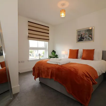 Signature - Oatlands House Apartment