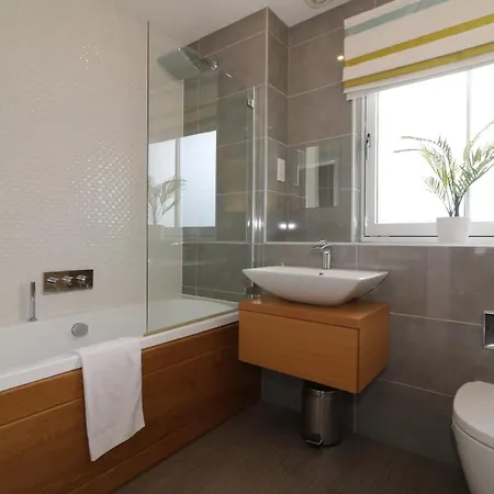 Signature - Oatlands House Lejlighed Glasgow