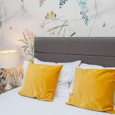 Bright And Airy