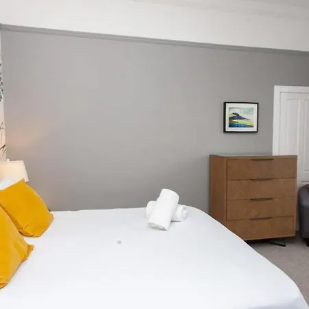 Bright And Airy Glasgow