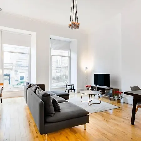 Incredible Contemporary Flat In Heart Of West End *