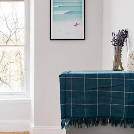 Incredible Contemporary Flat In Heart Of West End グラスゴー