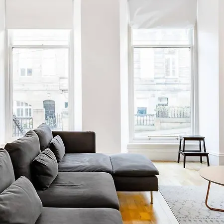 Daire Incredible Contemporary Flat In Heart Of West End