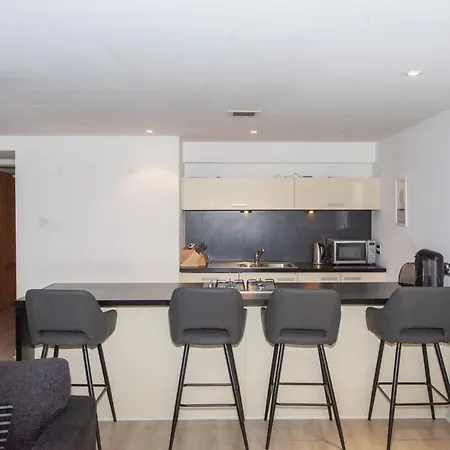 City Centre W Parking & Hyperoptic Wifi