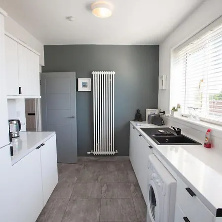 Beautifully Designed Pollok House Ferienhaus