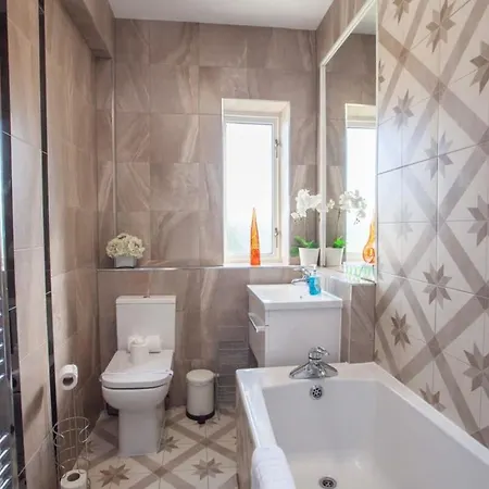 Beautifully Designed Pollok House Holiday home Glasgow