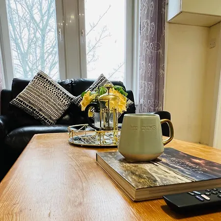 Apartment Cozy 2 Bed Just Minutes From Airport *