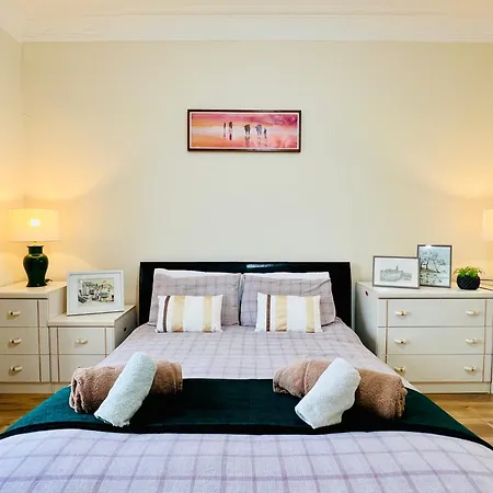 Apartman Cozy 2 Bed Just Minutes From Airport Glasgow