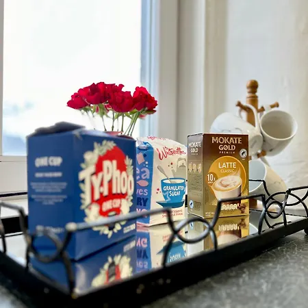 Cozy 2 Bed Just Minutes From Airport Апартаменты