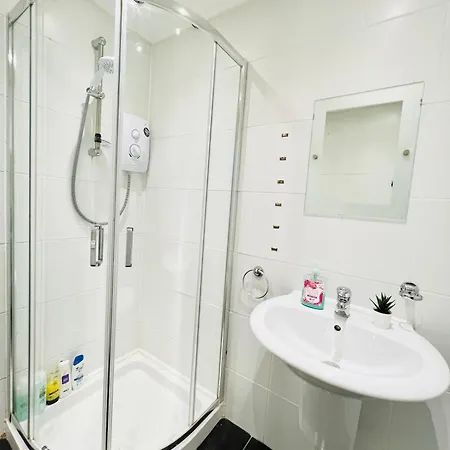 Cozy 2 Bed Just Minutes From Airport Glasgow
