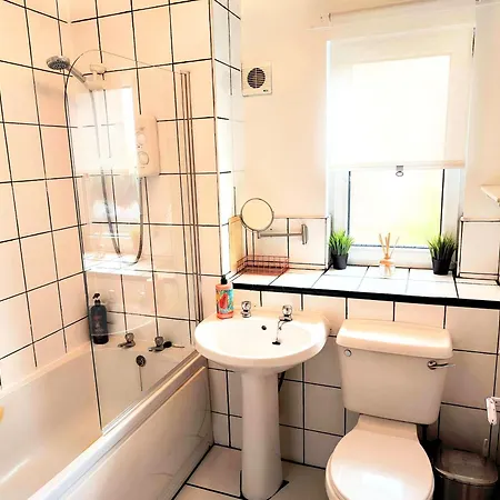 La Casita, Quarry - 2 Bedroom Entire With Free Parking * Glasgow
