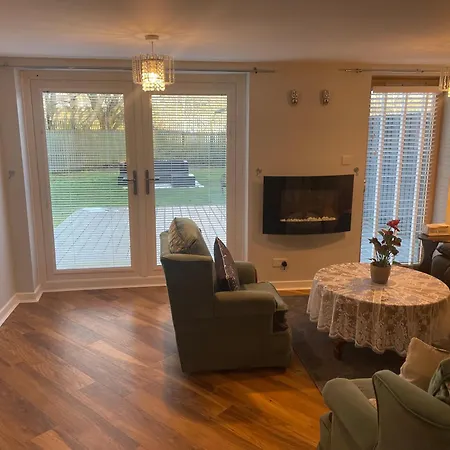 Δωμάτια σε οικογενειακή κατοικία 23 Lochburn Gardens - Carz *