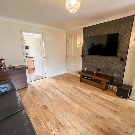 Апартаменты Semi-detached In Глазго