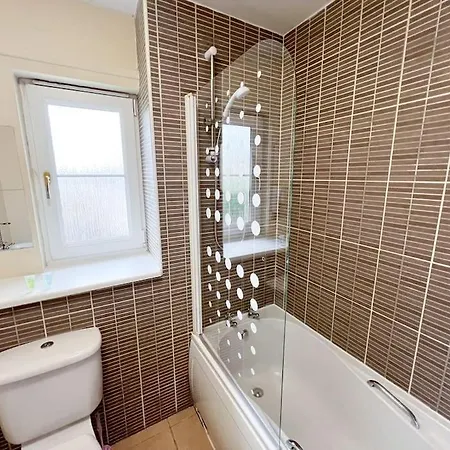 Semi-detached In * Глазго