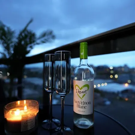 Апартаменты Riverside Penthouse With Bar