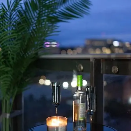 Riverside Penthouse With Bar Апартаменты *