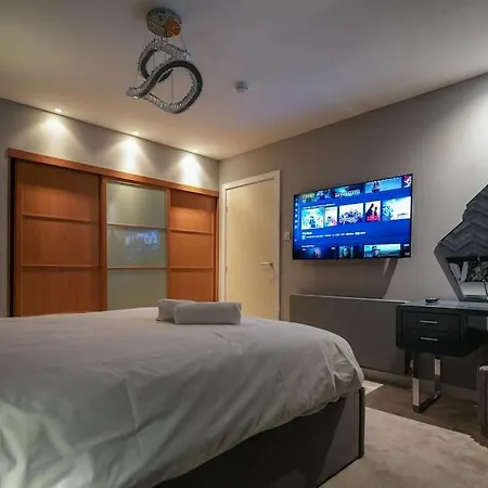 Riverside Penthouse With Bar Апартаменты Глазго