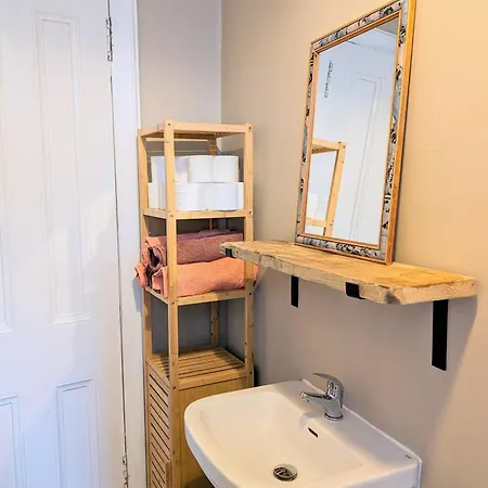 Victorian In Pollokshields Apartment Glasgow