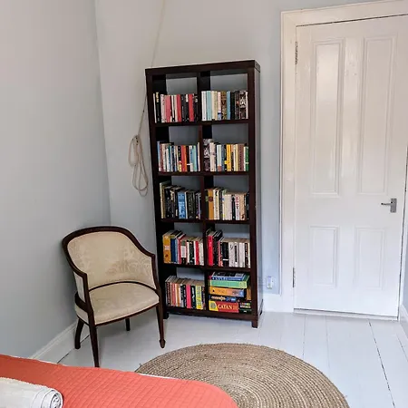 Victorian In Pollokshields Apartment
