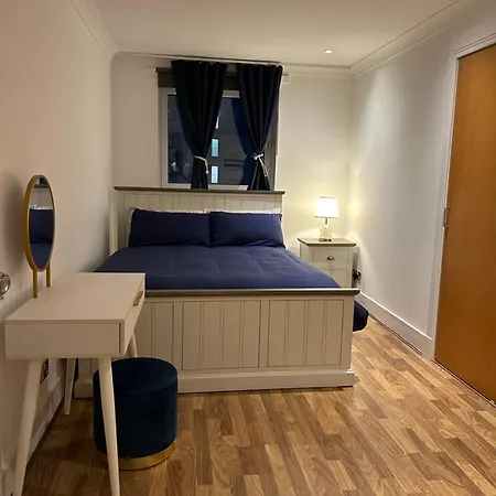 Apartment La *