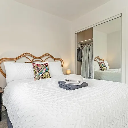 Apartment 2bed East End Gem With Free Parking