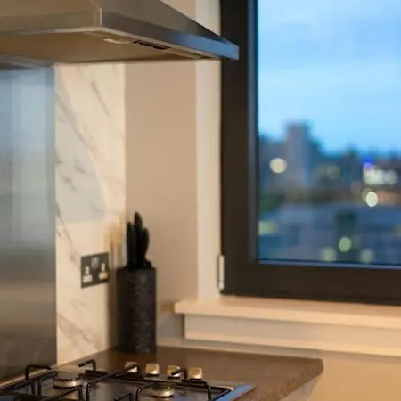 Luxurious Penthouse With Bar At Hydro & Secc