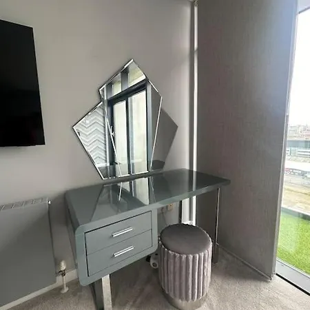 Luxurious Penthouse With Bar At Hydro & Secc شقة *