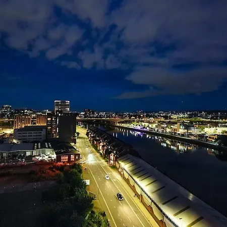 Appartement Luxurious Penthouse With Bar At Hydro & Secc *