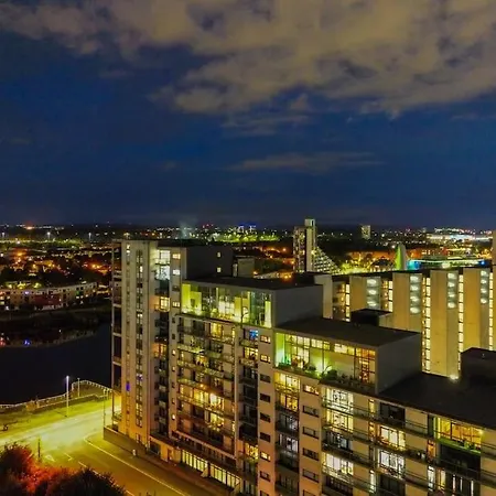 Luxurious Penthouse With Bar At Hydro & Secc *