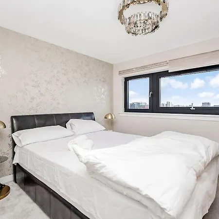 Luxurious Penthouse With Bar At Hydro & Secc