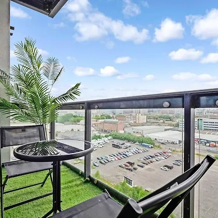 Luxurious Penthouse With Bar At Hydro & Secc شقة