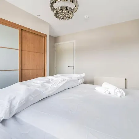 Luxurious Penthouse With Bar At Hydro & Secc *