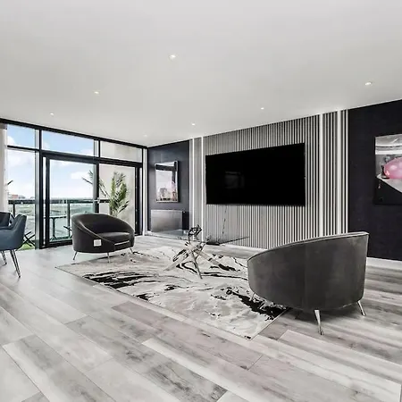 Apartment Luxurious Penthouse With Bar At Hydro & Secc *