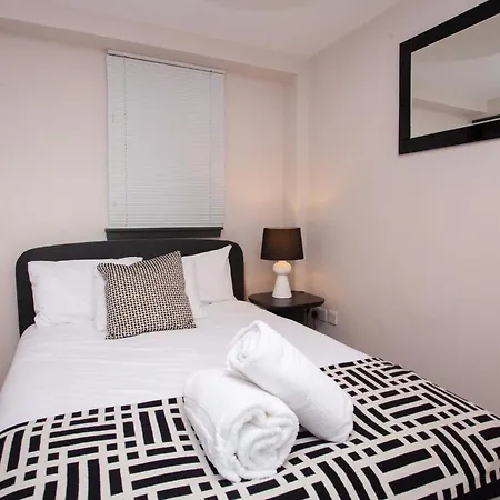 Beautiful Penthouse In Centre Location Ferienhaus