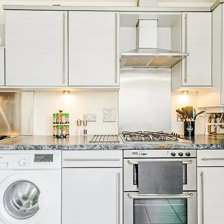 4bed Finnieston Skyhigh Duplex *